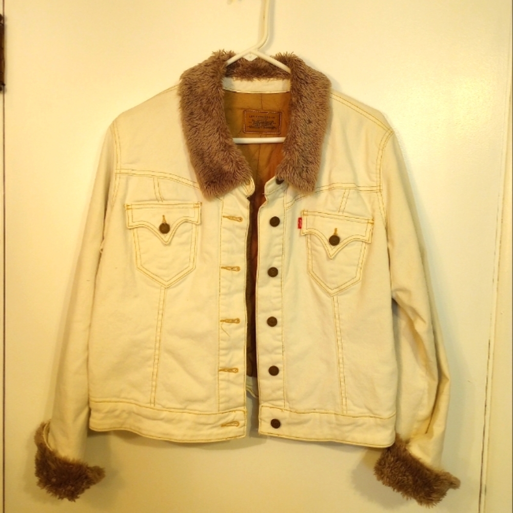 Women's Levi Strauss cream, lined Jean jacket with faux fur, Large